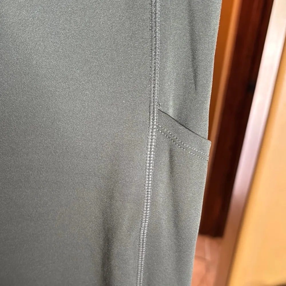 FORNIA Women's Performance Legging Olive Green High Rise Side Pockets Size Small - Image 7