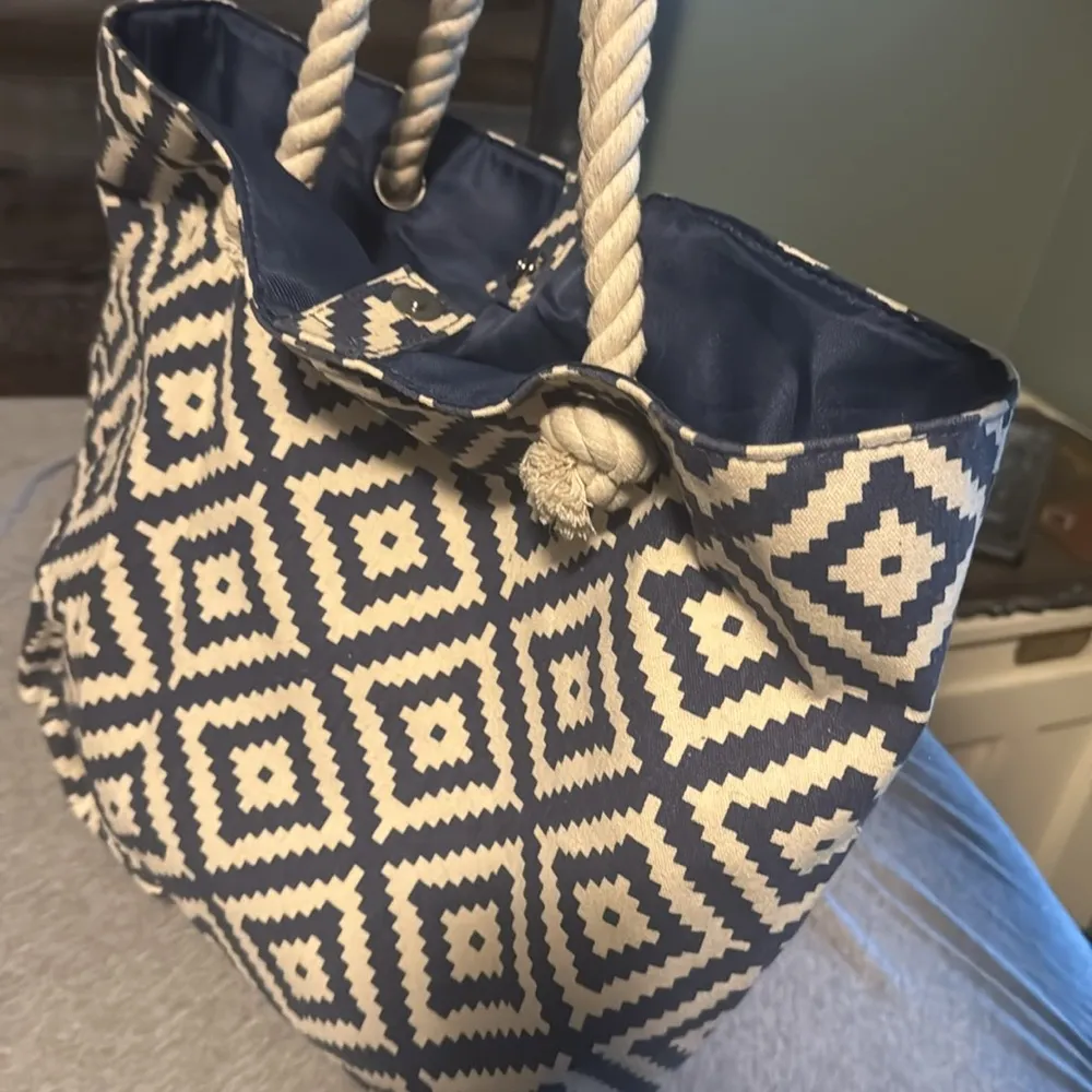 Summer & rose chevron pattern Tote - Image 2