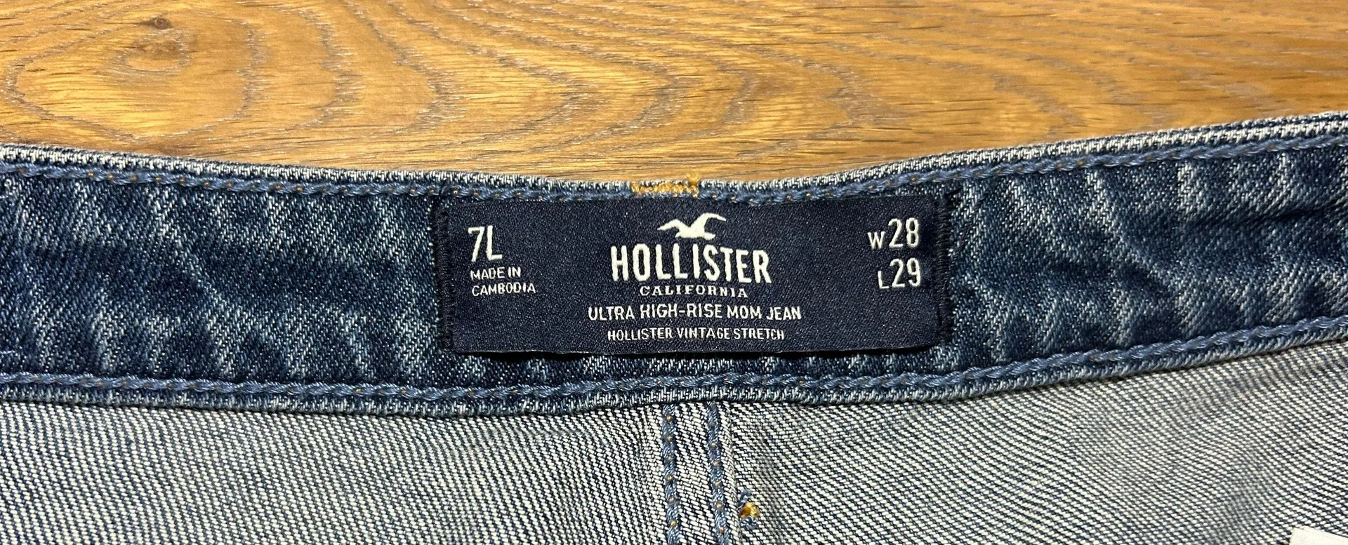 Hollister Size 28 ultra high rise mom jeans,  size 7 - Image 7