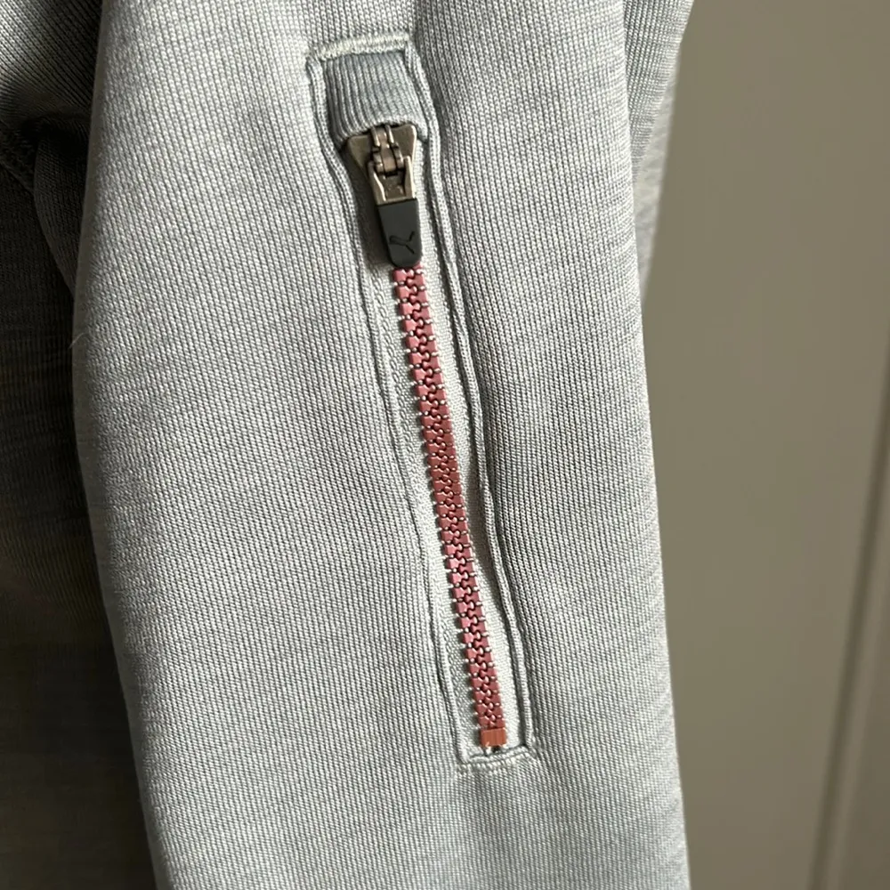 Puma Lightweight Women’s Leisure Full Zip Hooded Athletic Golf Outdoor Jacket - Image 3