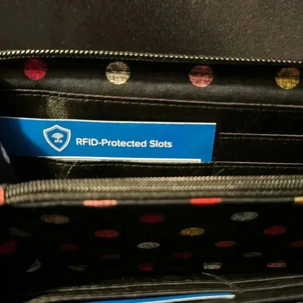 Vera Bradley  RFID Wallet - Image 4