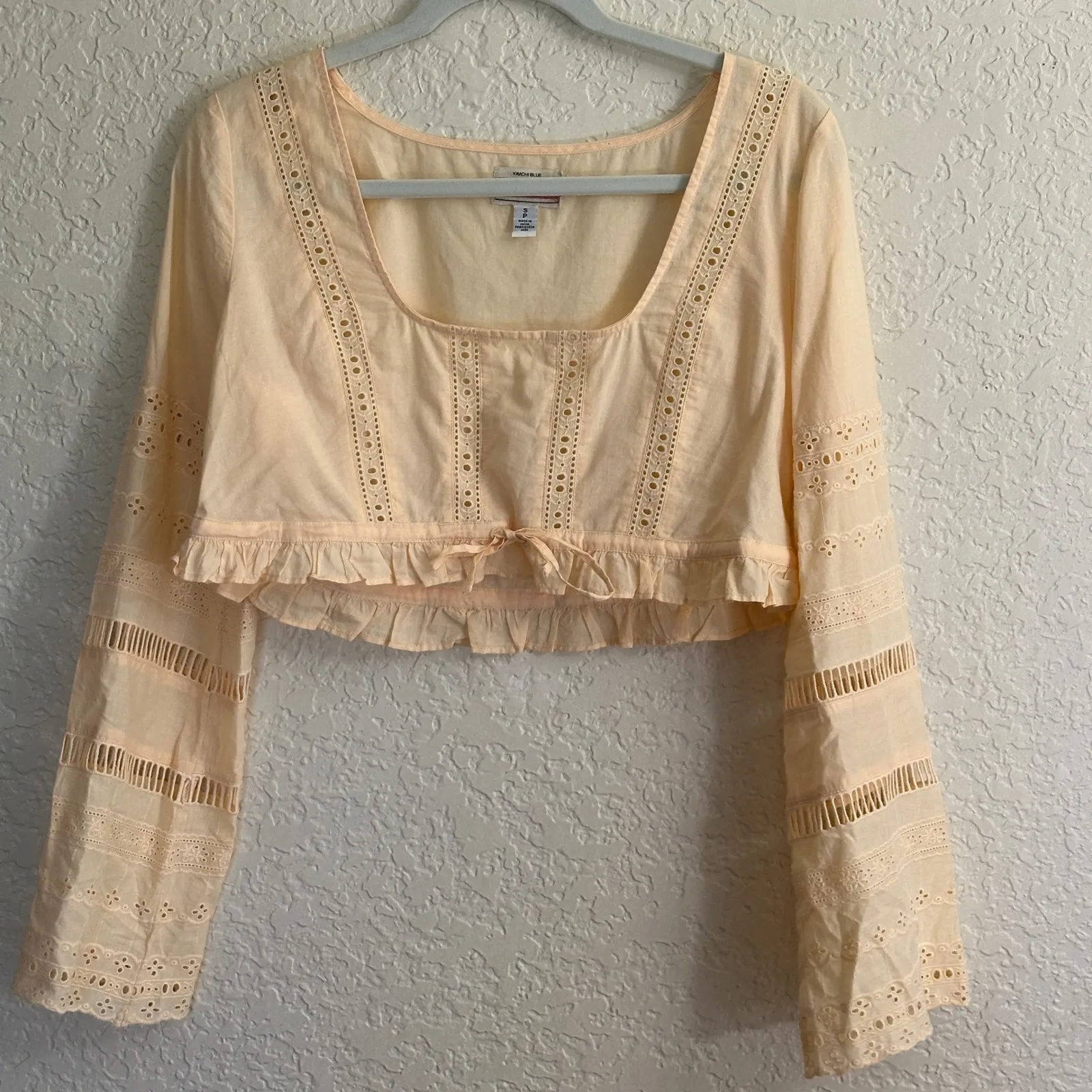 Kimchi‎ Blue UO Light Peach Small Scarlett Eyelet Cropped Broderie Blouse Cream - Image 4