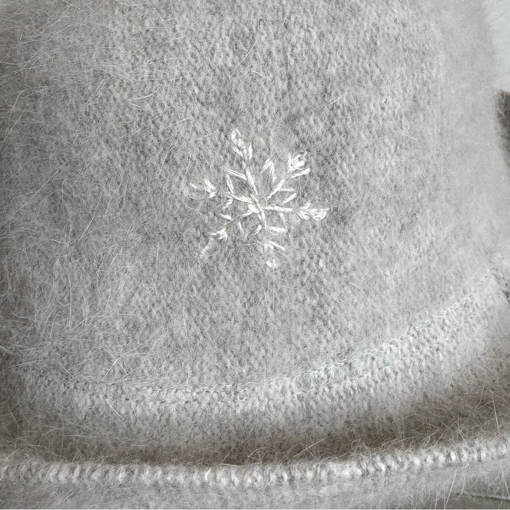Angora Wool Light Gray Bowler Fedora Winter Snowflake Christmas Soft‎ Fuzzy Hat - Image 4