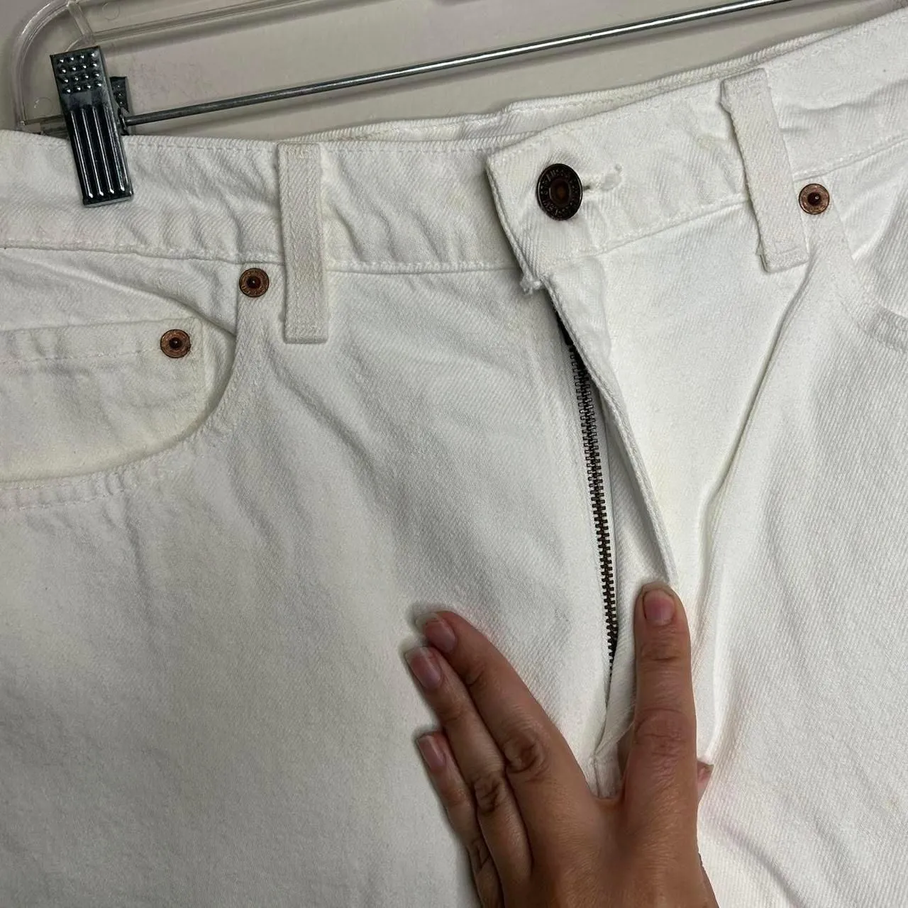 Vintage y2k 2000s retro 90s Levi's white high waisted relaxed fit denim shorts 8 - Image 4