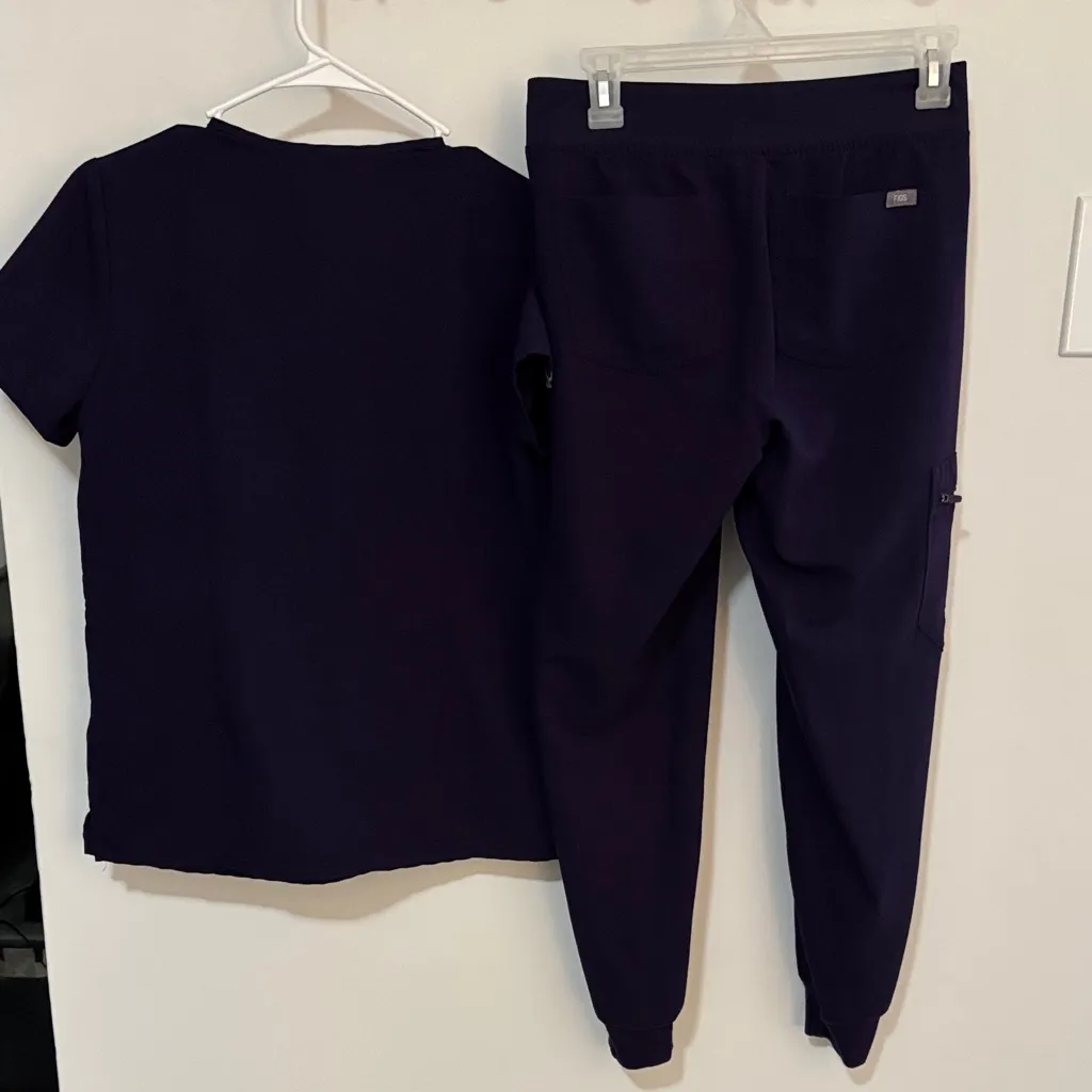 Figs Dark Purple Scrub Set - Image 5