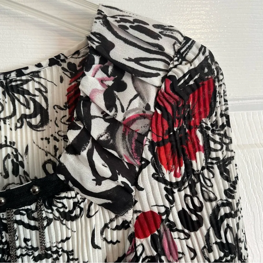 Nicola Tunic Women’s Sz 8 Floral Multicolor Bell Sleeves Pleated, chain accent Black - Image 8
