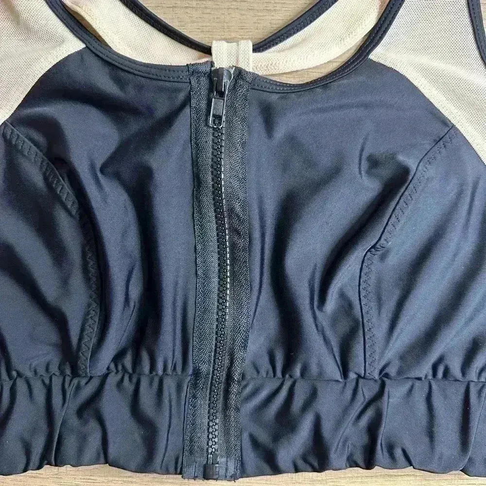 NAYALI ZIP FRONT CAIRNS CROP BLACK & BUFF Sz L Size L - Image 3