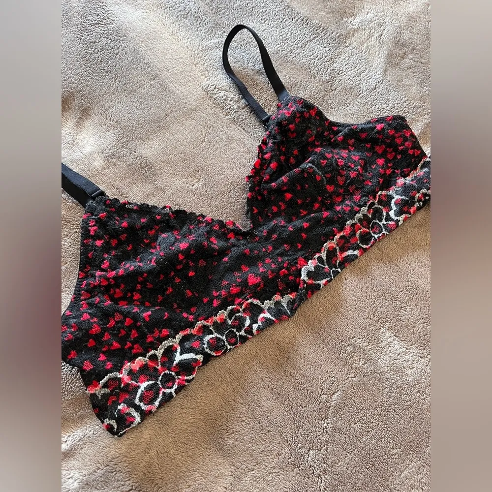 VICTORIA’S SECRET Red & Black Hearts Lace Bralette Women’s Sz M EUC - Image 2