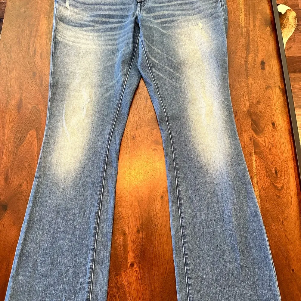 😎Mossimo Skinny Boot Distressed Raw Hem Jean - Image 2