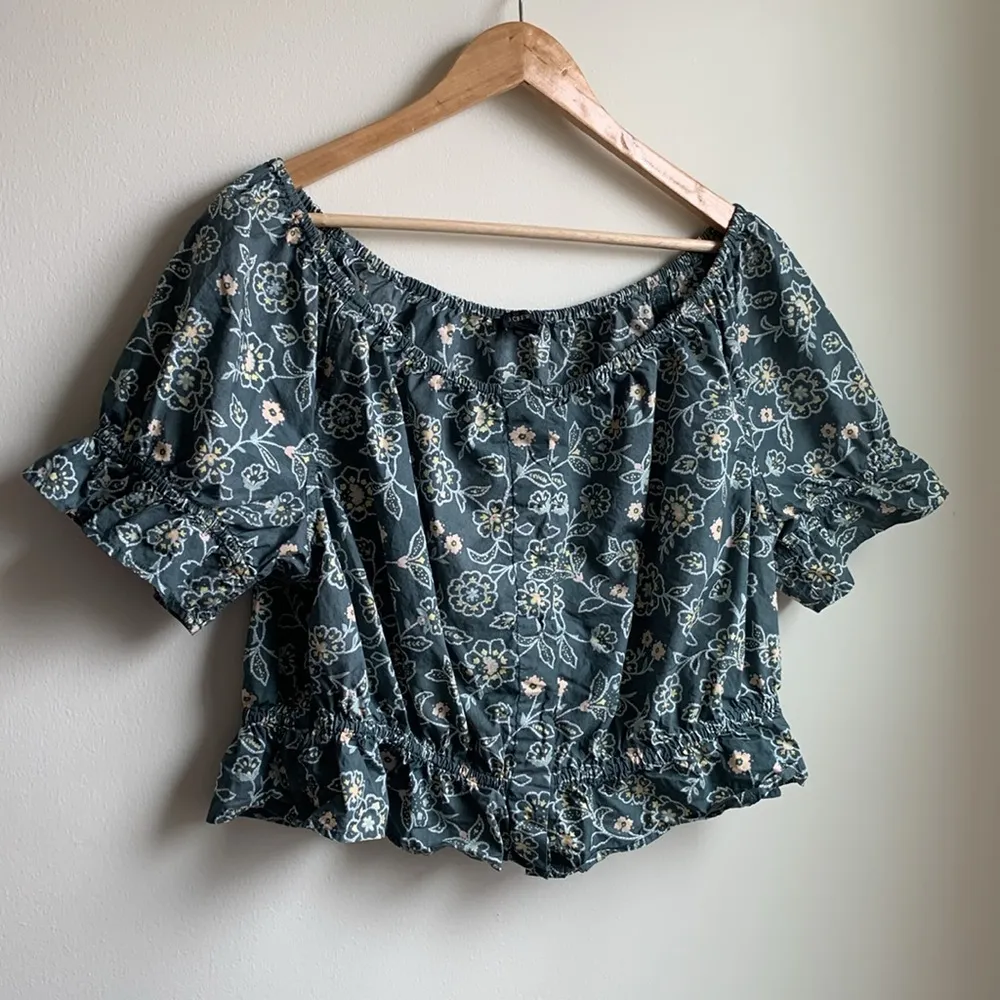 J. Crew Cotton Boho Gathered scoopneck top in vintage vines (Sz L) Green - Image 2