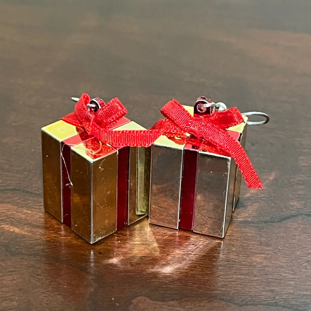 Vintage Red and Gold Gift Box Earrings - Image 3