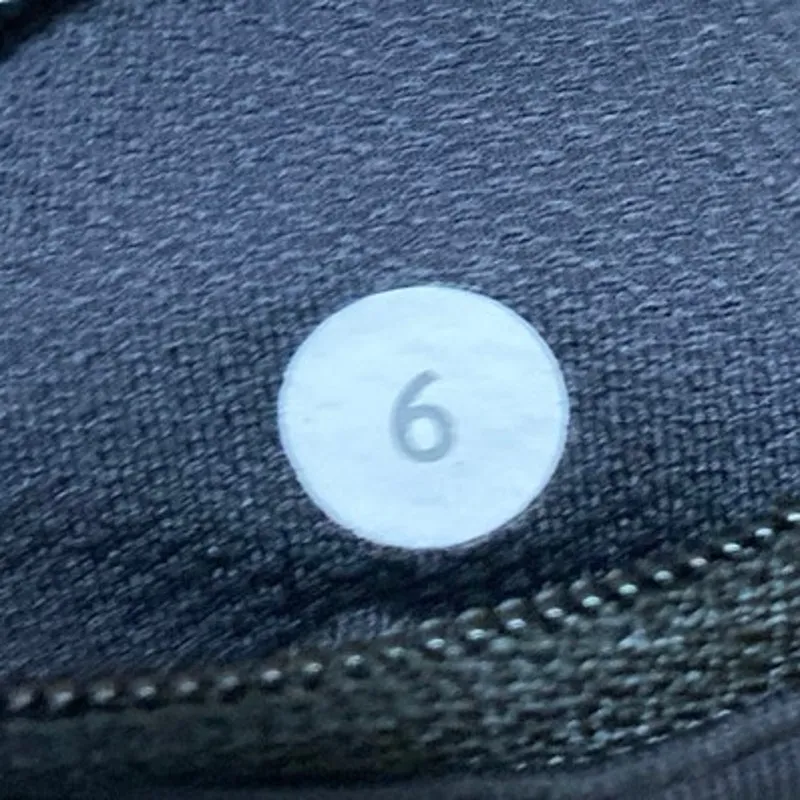 Lululemon Women's Black Pull On Back Pocket Workout Athletic Running Shorts Sz 6 - Image 5