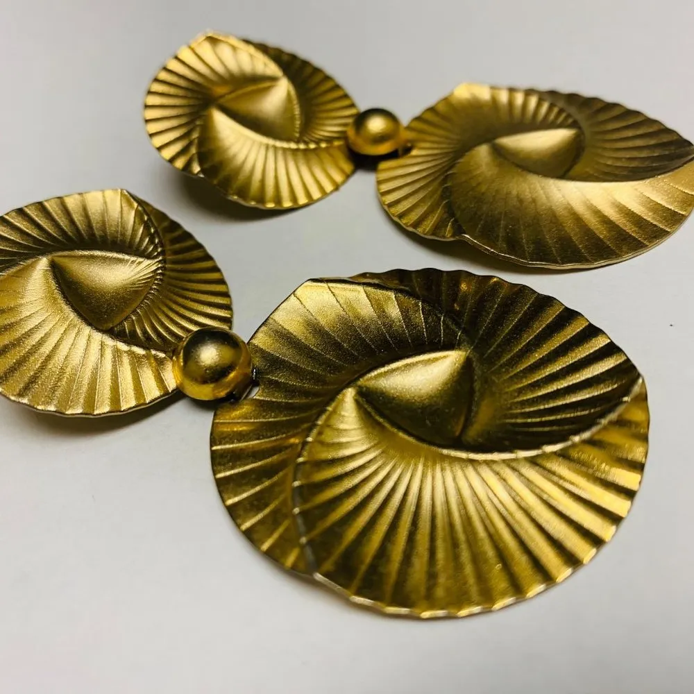 Gold Tone Retro Disc Pierced Dangle Earring Geometric Swirl Hippy Gypsy Vibe VTG - Image 9