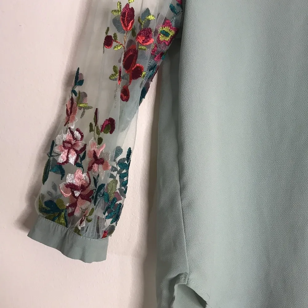 Umgee Mint Green Crepe Sheer floral Embroidered Sleeves A-line tunic top size S - Image 6