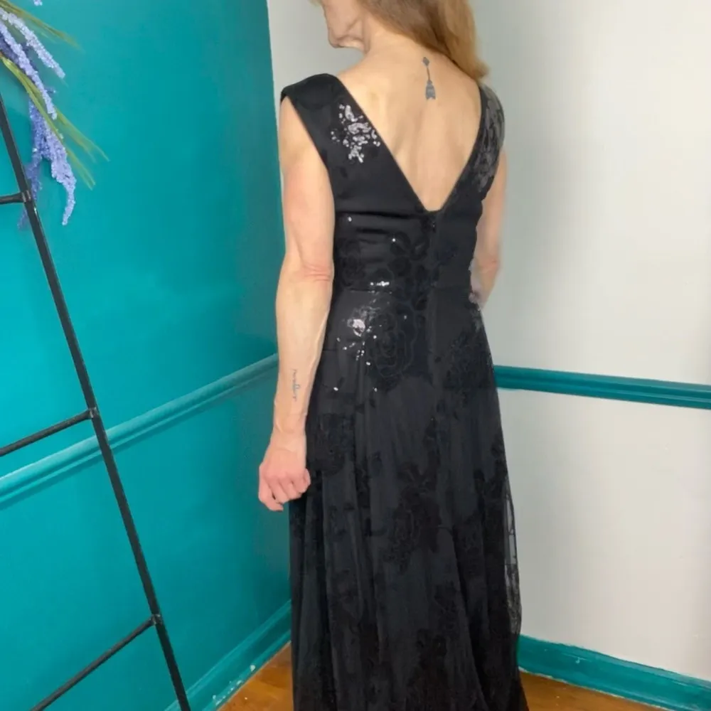 Karl Lagerfeld Paris black sequin overlay classic v neck gown NWT - Image 8