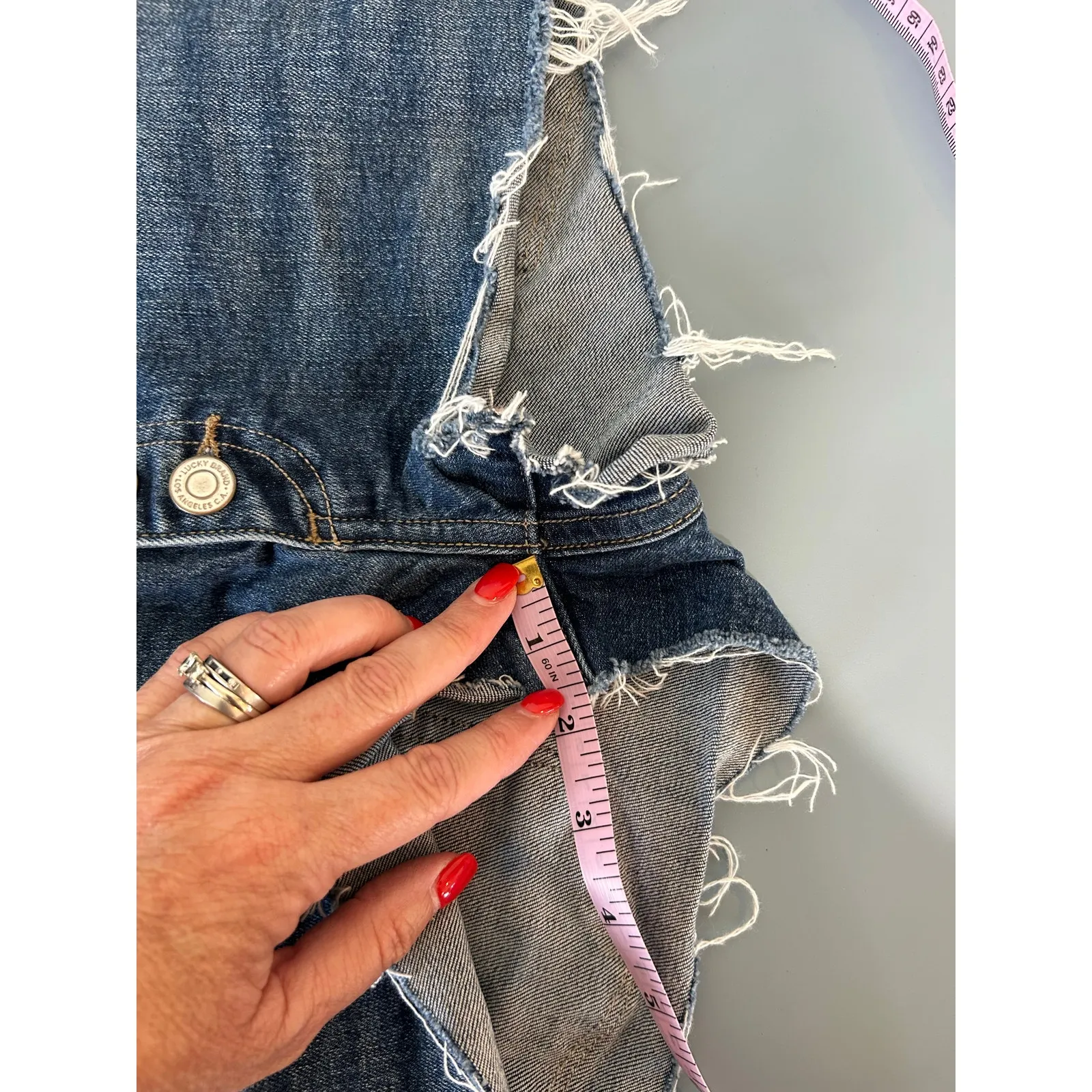 Lucky Brand jeans shorts size 6/28 button front dark wash - Image 9