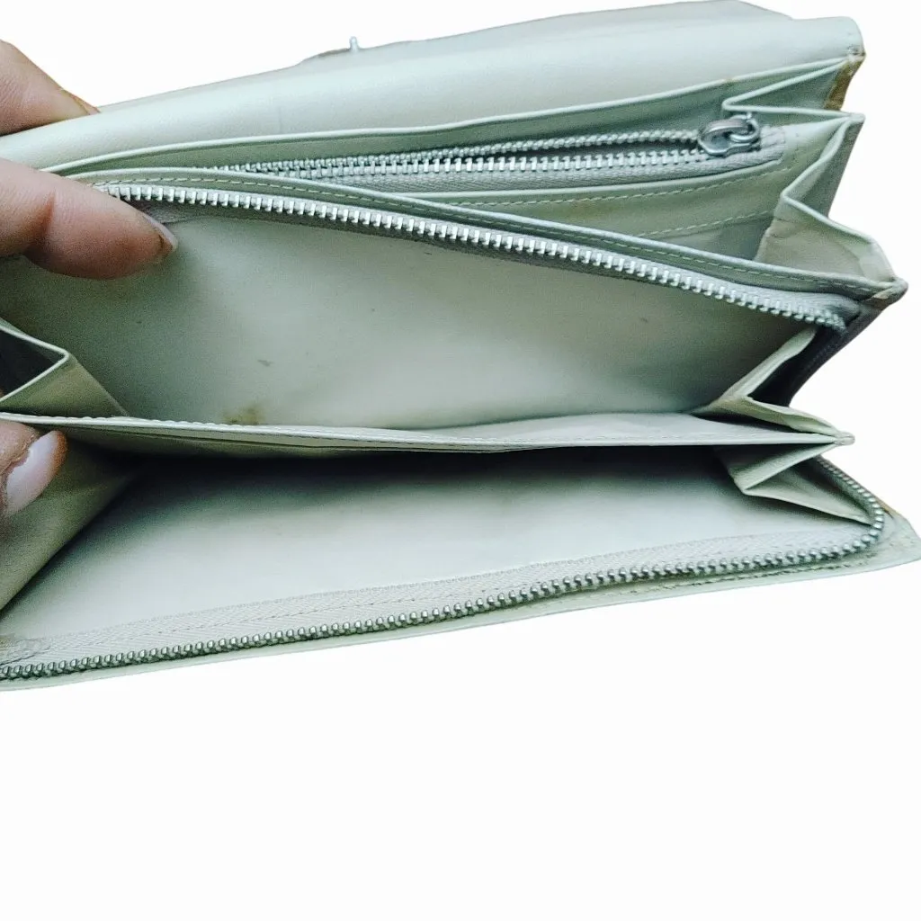 Yves Saint Laurent Crocodile Embossed Beige Leather Wallet Clutch Compartments - Image 15