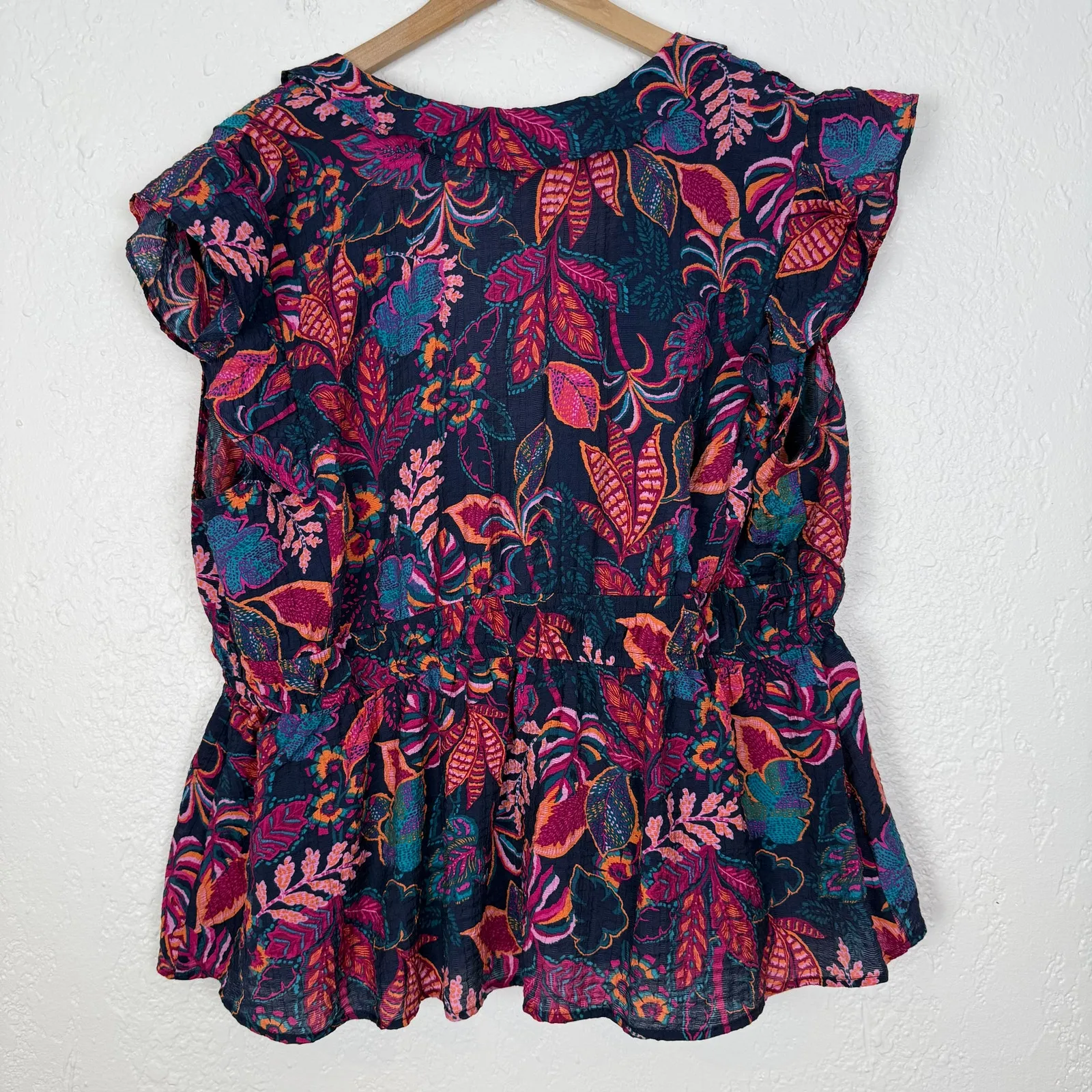 Torrid Ruffle V-Neck Tie Front Blouse Flutter Sleeves NWOT Size 1 - Image 3