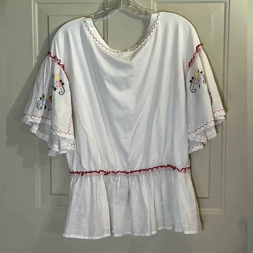 Anthropologie White Peplum Top L Boho Floral Embroidered Ruffle Sleeve - Image 5