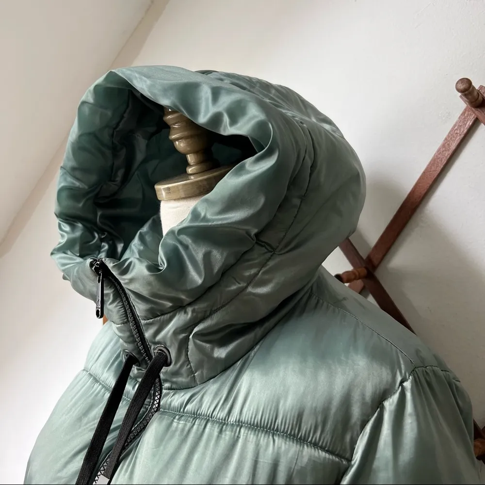 Iridescent Water-Repellent Hooded Puffer Jacket large - Image 4