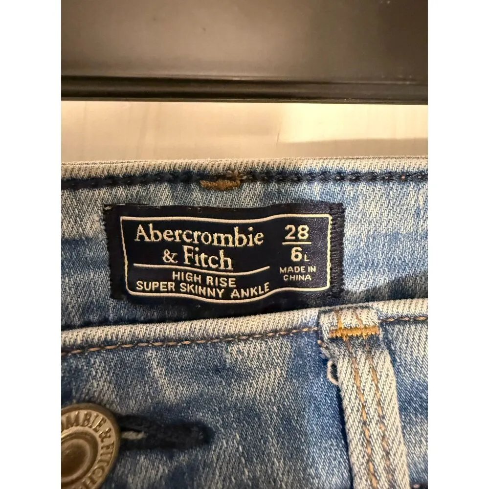 Abercrombie and Fitch High Rise Flower Embroidered Skinny Jeans - Image 3