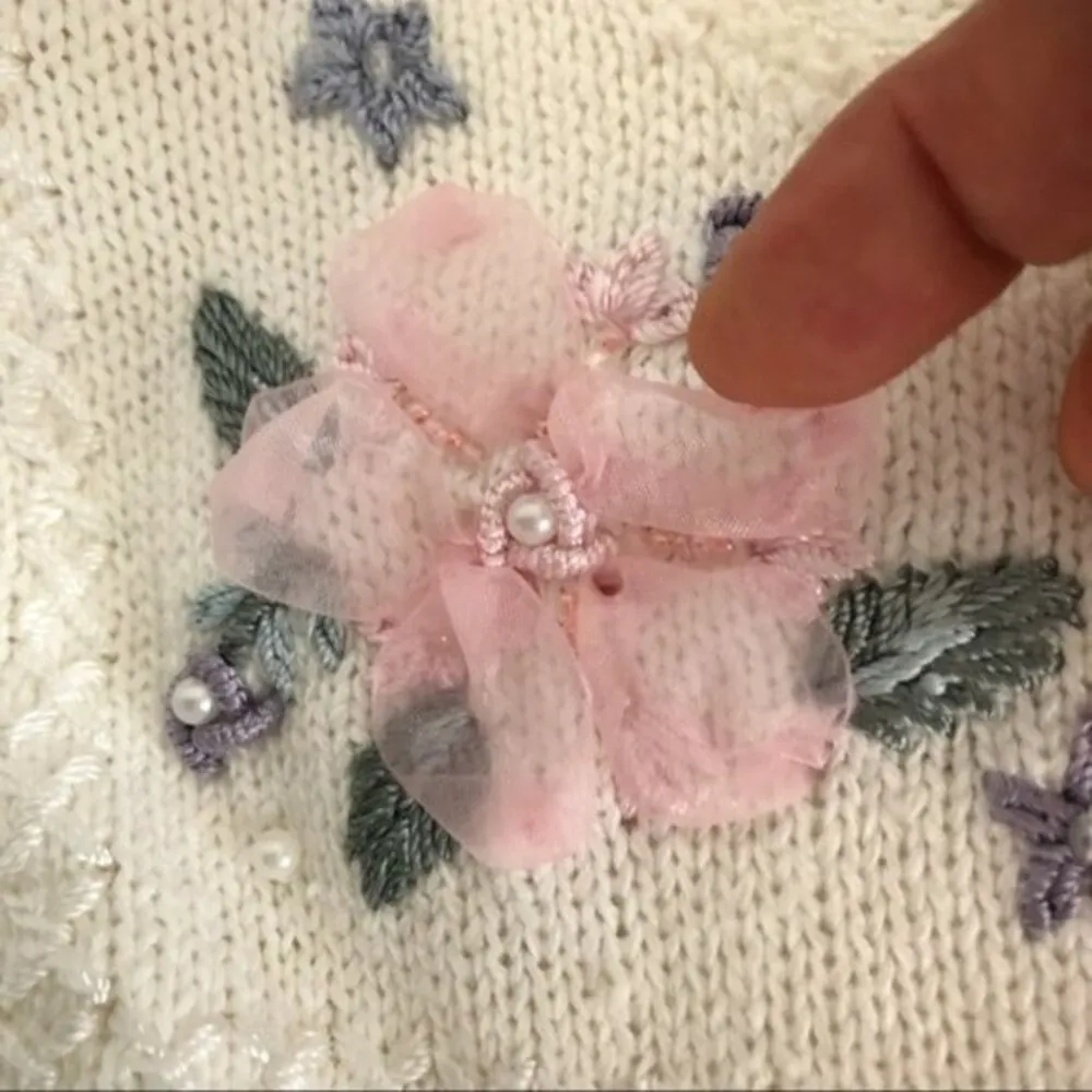CAROLYN TAYLOR Floral Embroidered Sweater Size Medium VINTAGE - Image 7