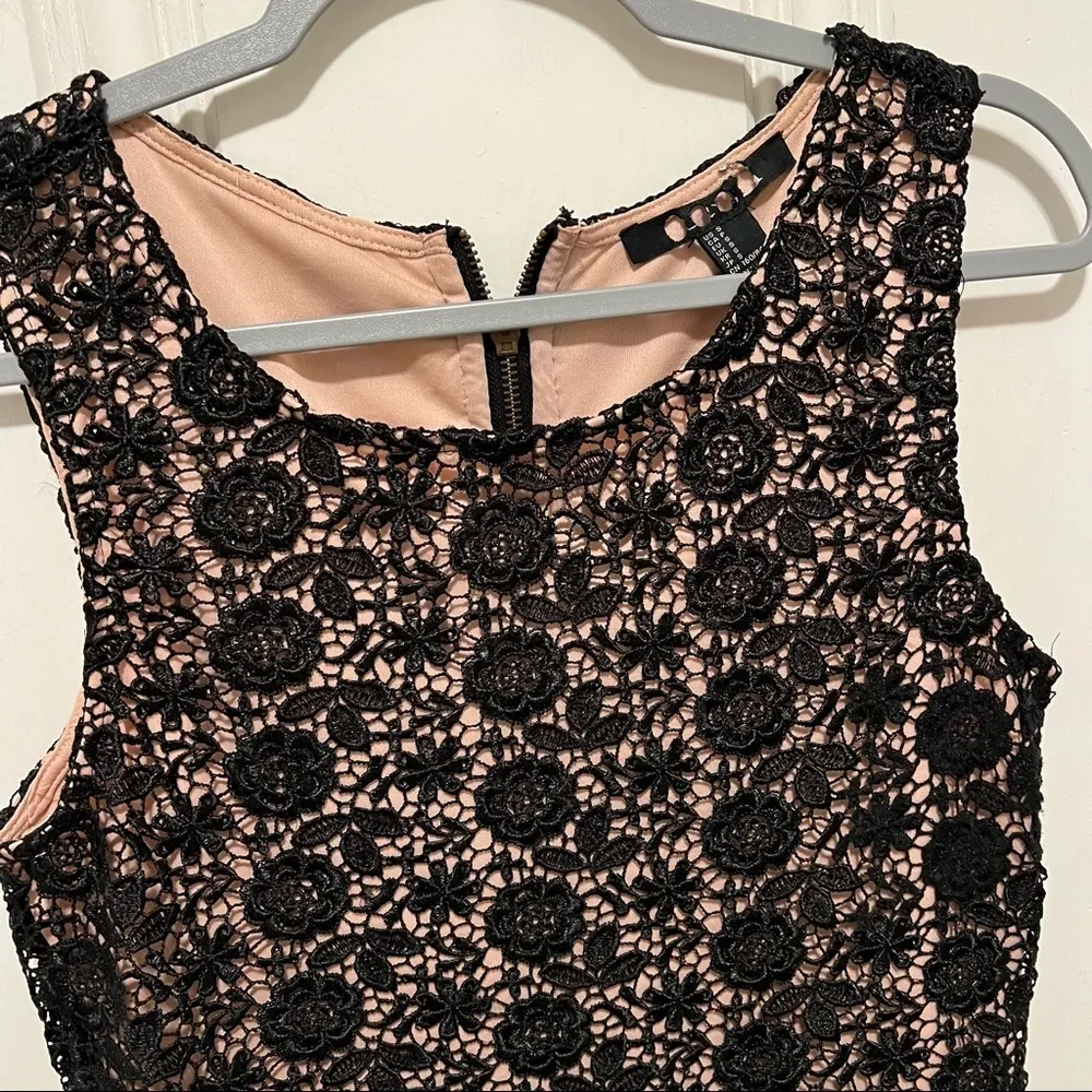 ⭐️  F21 Black Blush Pink Crochet Lace Sleeveless Bodycon Cocktail Dress Small - Image 2