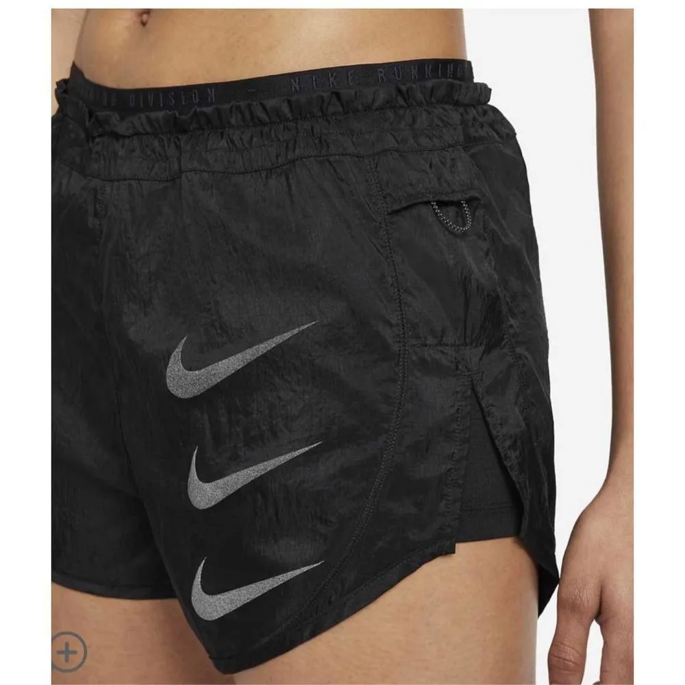 Nike  Tempo LuxeDivision 2 In 1 Shorts sz small - Image 2