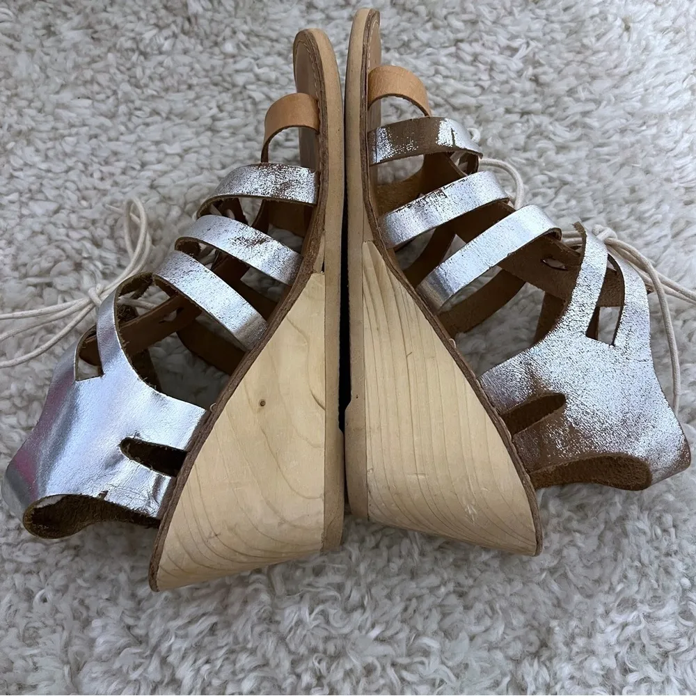 Matisse Metallic Silver Wedge Sandals Size 9.5 - Image 5