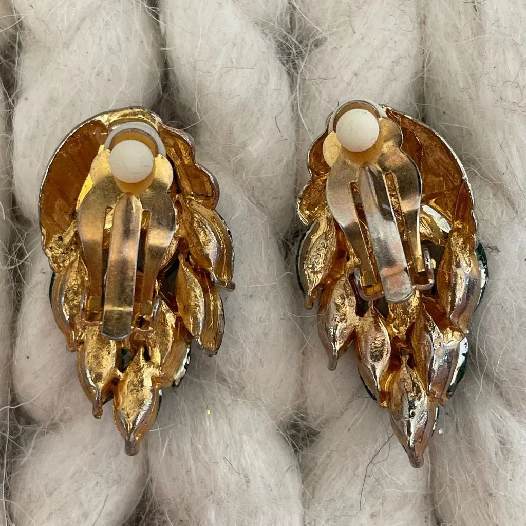 Vintage Unsigned Green Rhinestone Gold Tone Large Clip On Earrings - Image 6