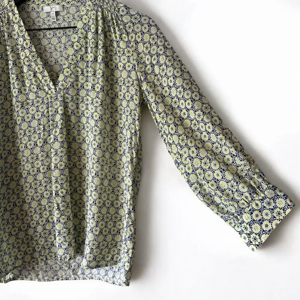 Joie Silk Boho Floral Blouse Small – Yellow & Navy Print V-Neck Long Sleeve - Image 4