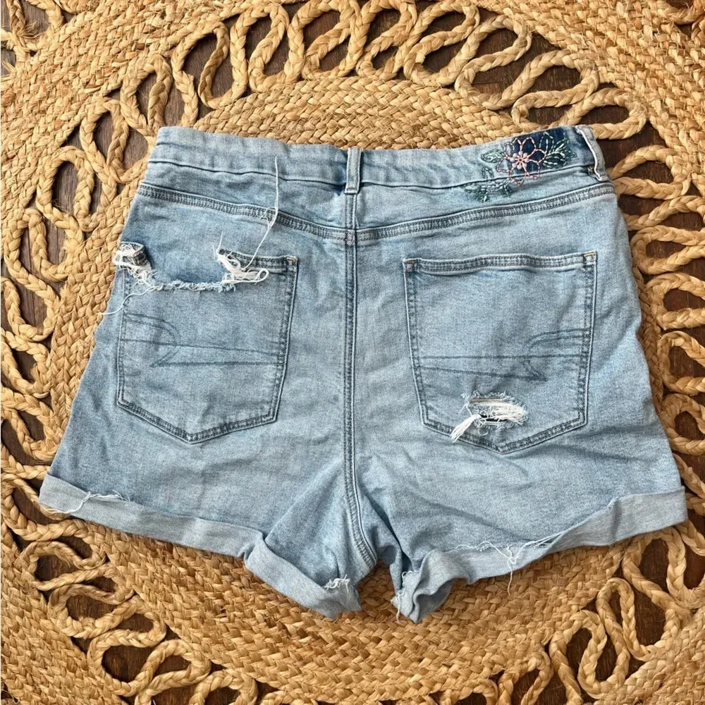 American Eagle Mom Shorts Floral Embroidered High Rise Jean Shorts Womens 18 - Image 3