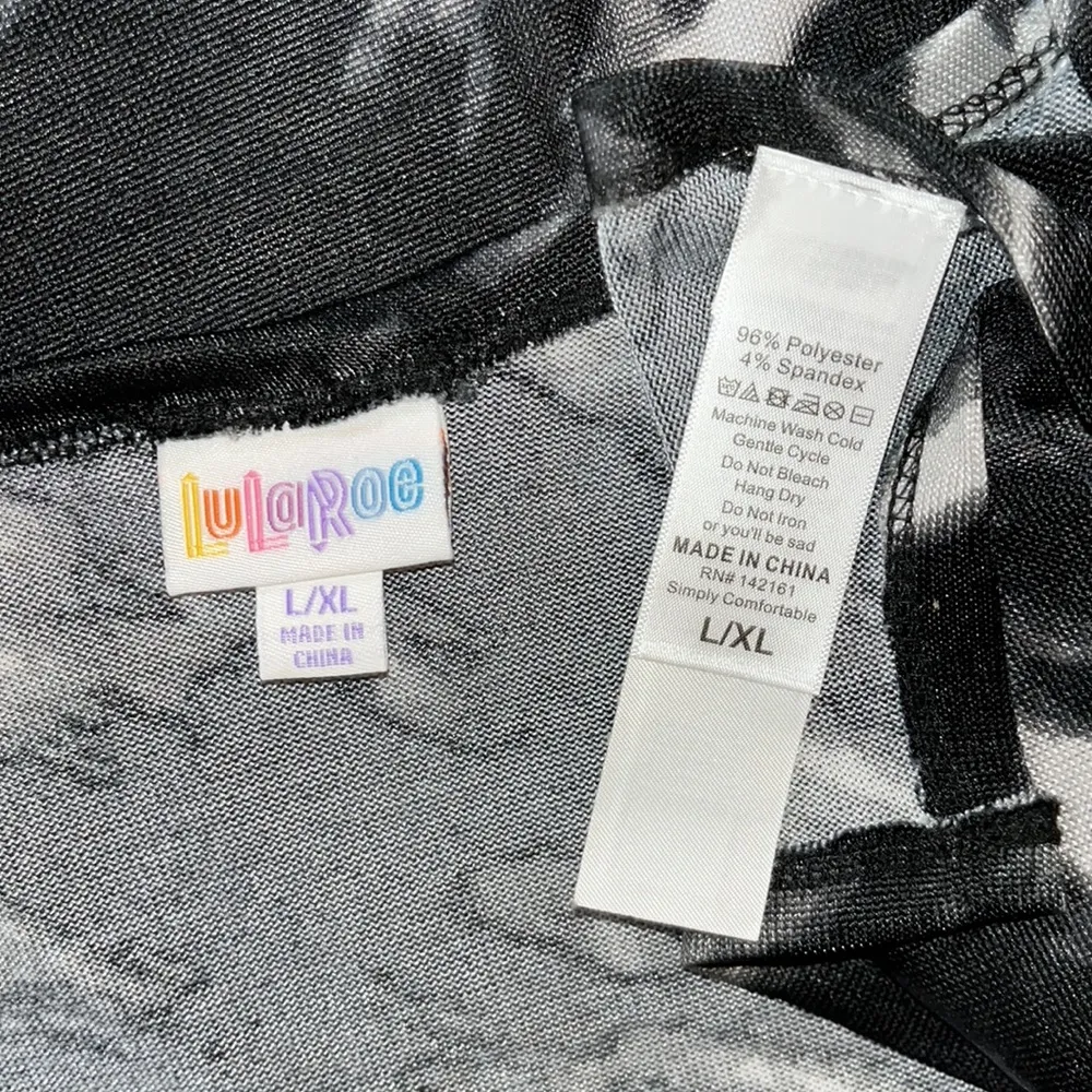 LuLaRoe Size L/XL Black & Gray Marble Look Shawl Poncho Topper - Image 4