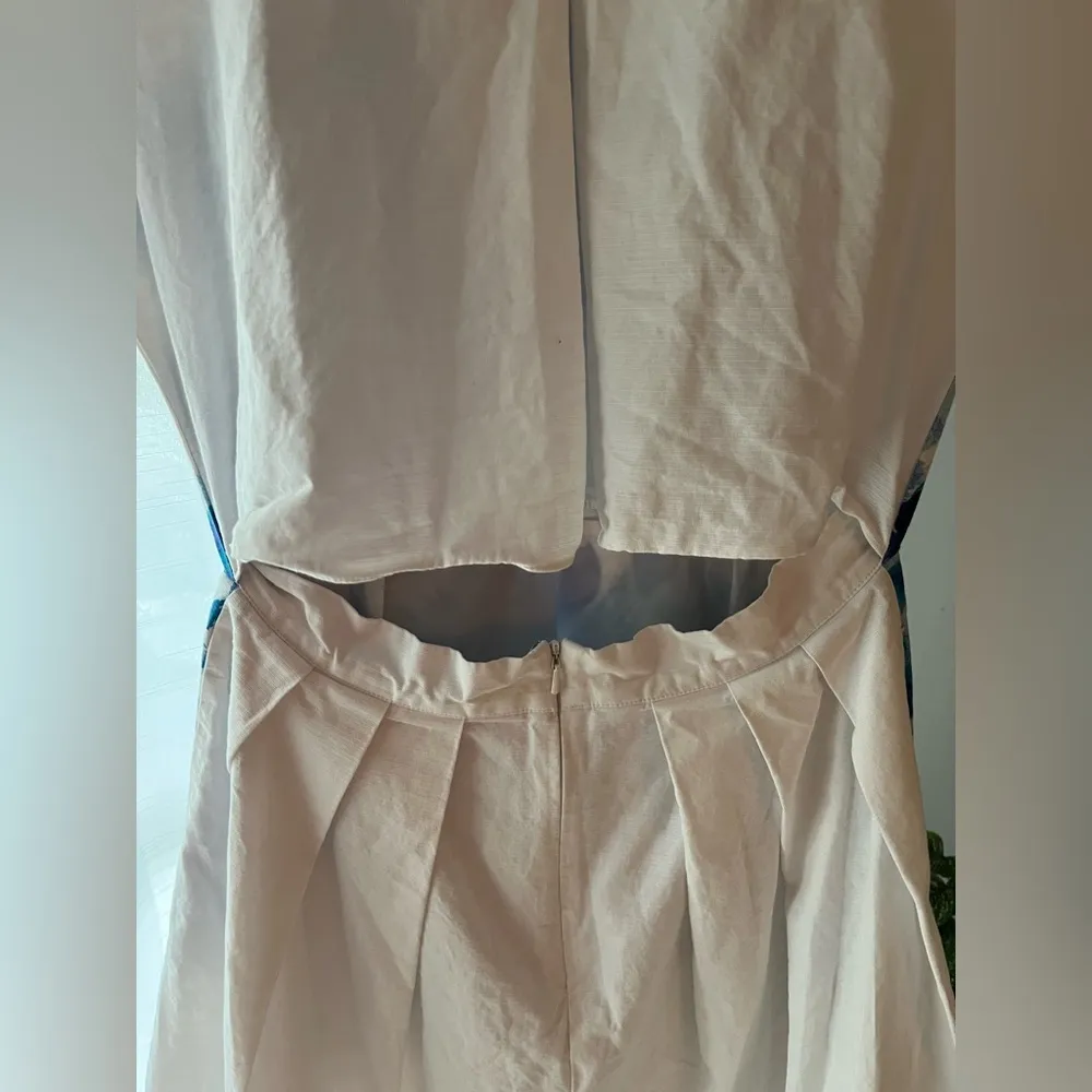 NWT  Open-Backed Dress - White with Blue and Red Watercolor Flowers - Image 8