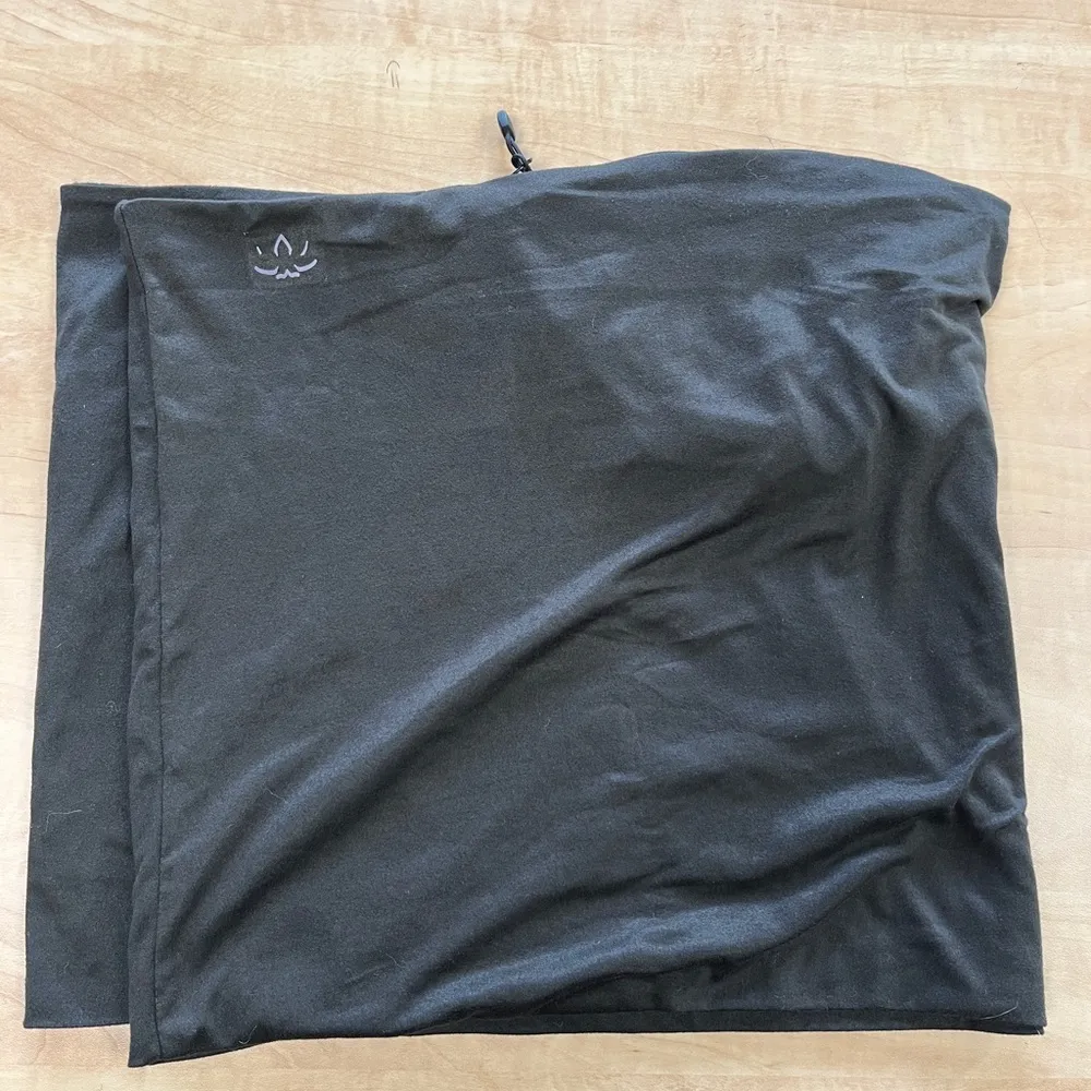 BEYOND YOGA Black Pocket Infinity Soft Scarf EUC - Image 4