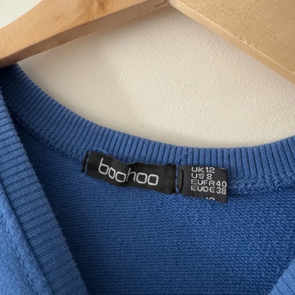 Boohoo Blue Crewneck Sweatshirt - Image 3