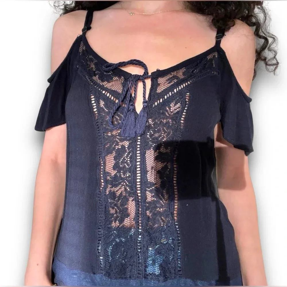 Forever 21 Womens M Boho Open Shoulder Navy Top Floral Lace Swing Hem Rope Tie - Image 2