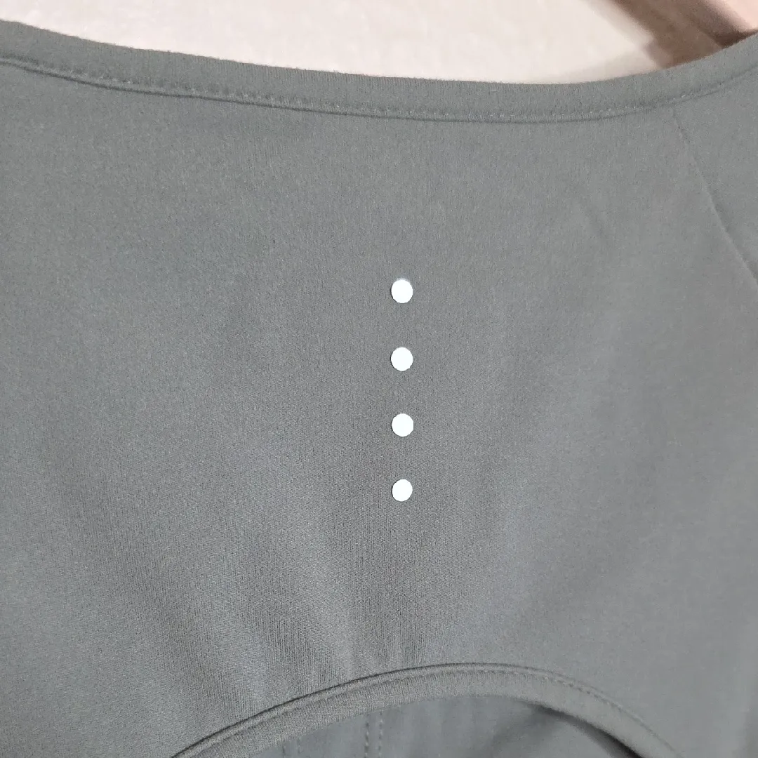 ACTA Cropped Athletic Top Vital Seamless Long Sleeve Sage Green Womens Medium - Image 4