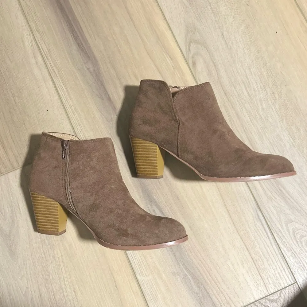Tan/Brown Ankle Bootie - Image 4