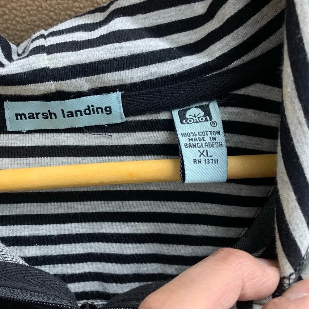 B17-Women's Marsh Landing Hoodie Jacket, XL, Black and White Y2K VTG - Image 4