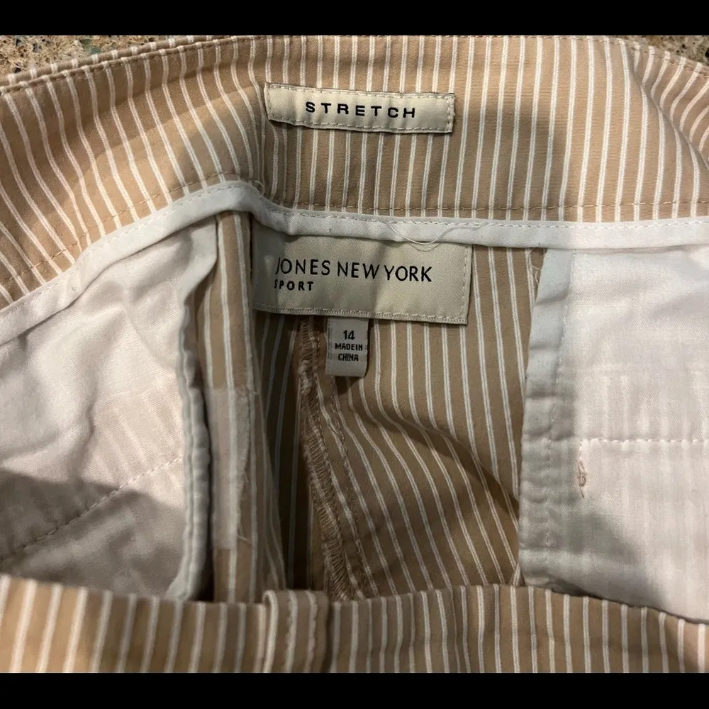 Womens Jones New York stretch sport pants. Tan and white stripe. Size 14 - Image 4