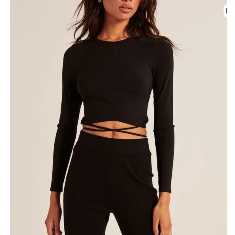 Abercrombie & Fitch Cropped Top Women's M Black Viscose Ribbed Knit Stretch NWT - Image 2