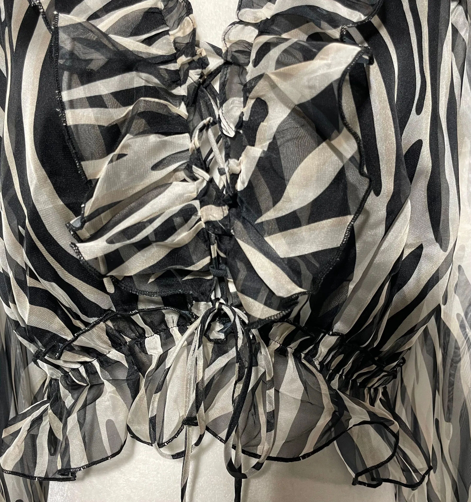 New  Zebra Print Ruffle Long Sleeve Crop Top Black Multi Size Medium - Image 5