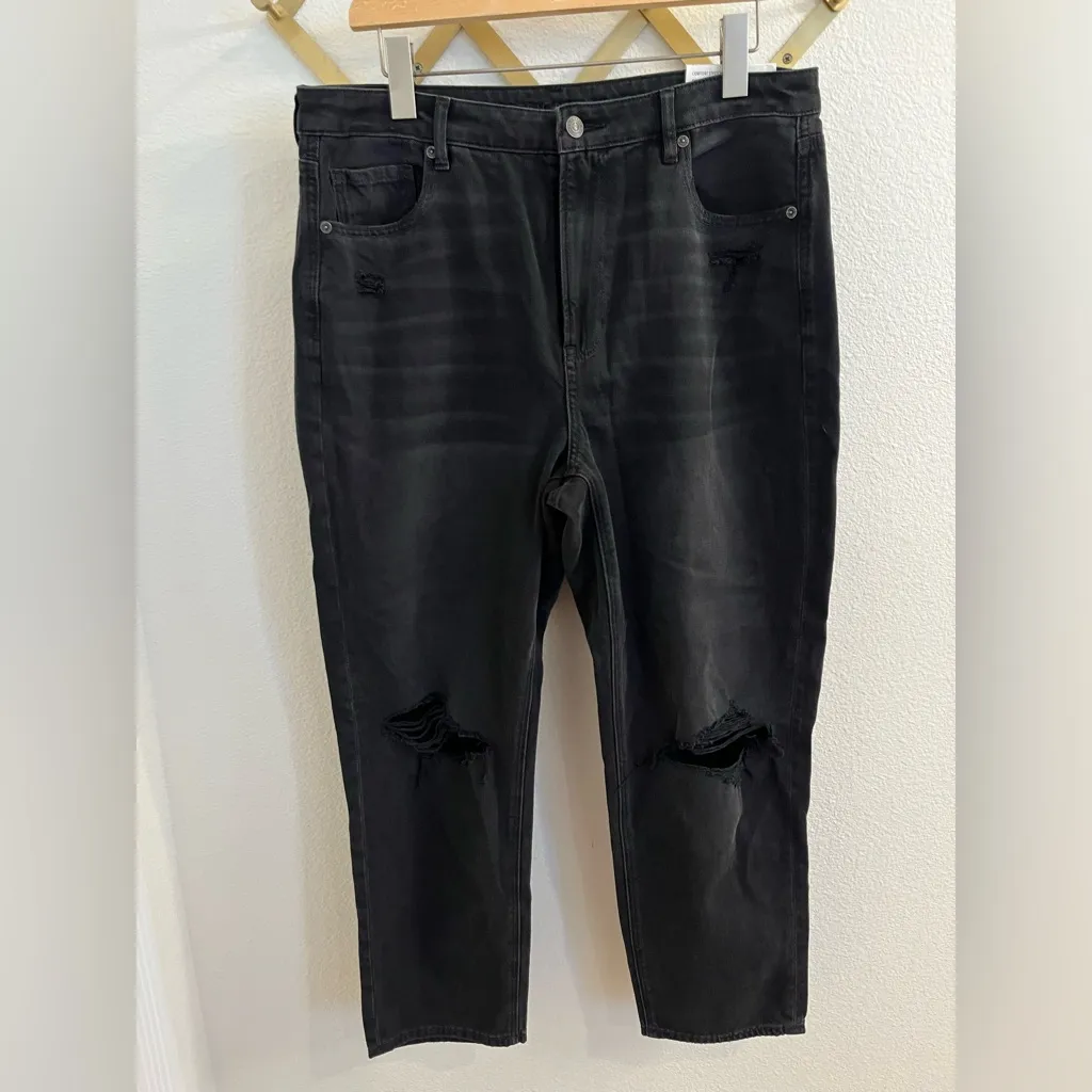 American Eagle NWT  Mom Jeans Black Distressed relaxed Fit 14 32 - Image 3