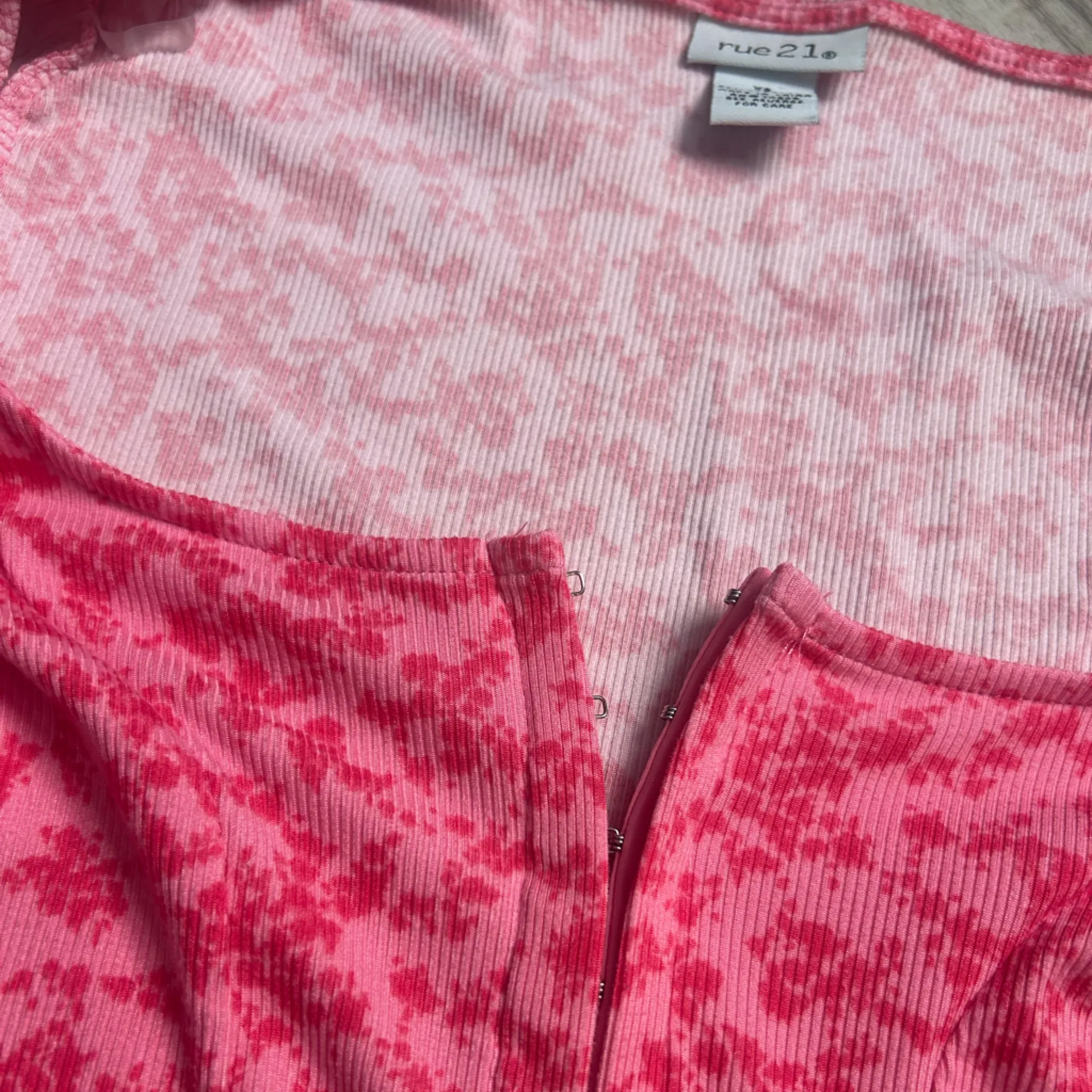 Rue21 Pink Floral Ribbed Zip Front Top – Preppy Y2K Mall Rat Vibes - Image 3