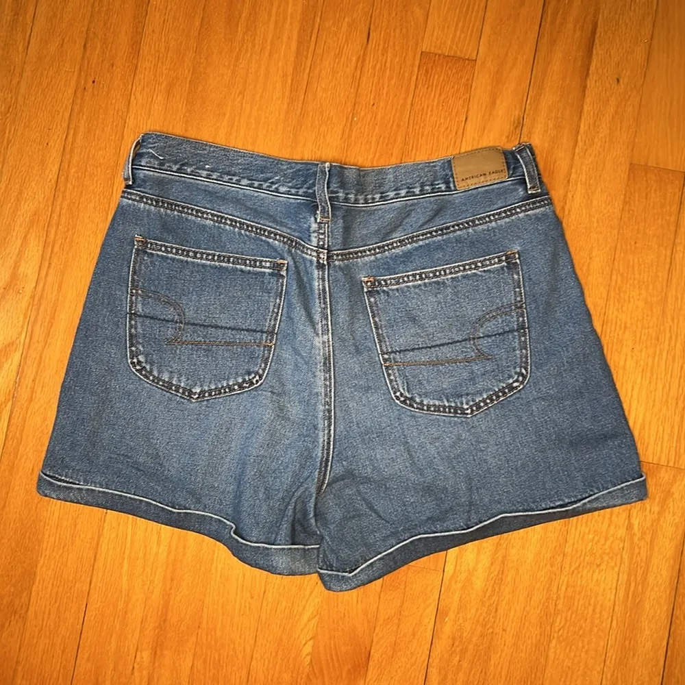 American Eagle Mom Cuffed Denim Jean Shorts - Image 3