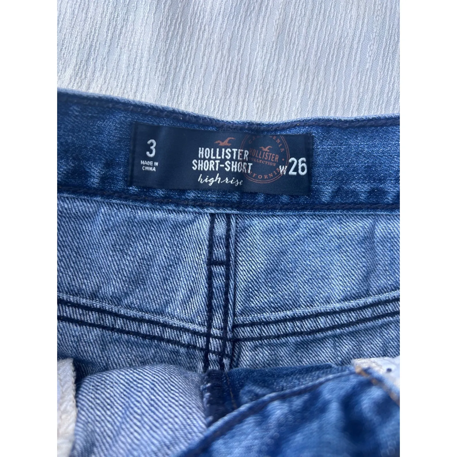 Hollister Embroidered Denim Shorts High Rise Frayed Hem Womens Size 3‎ waist 26 - Image 4