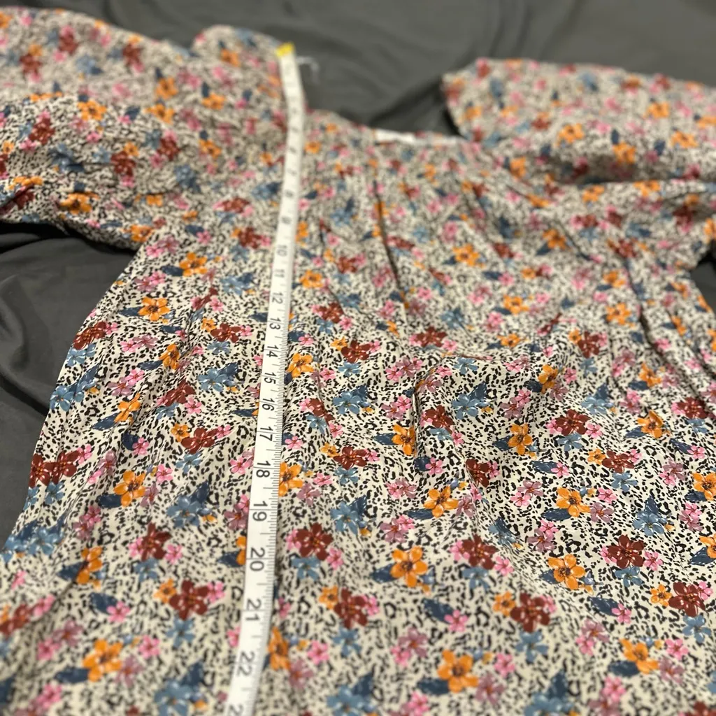 Entro Women’s Sz: M floral Lined large puff Balloon Sleeve Peasant Top. Cottage - Image 4