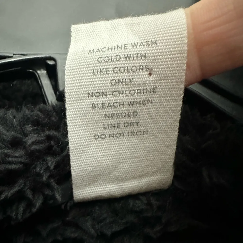 Livi Half Zip Sherpa Pullover Size 22 / 24 Quilted Puffer Front Black - Image 4