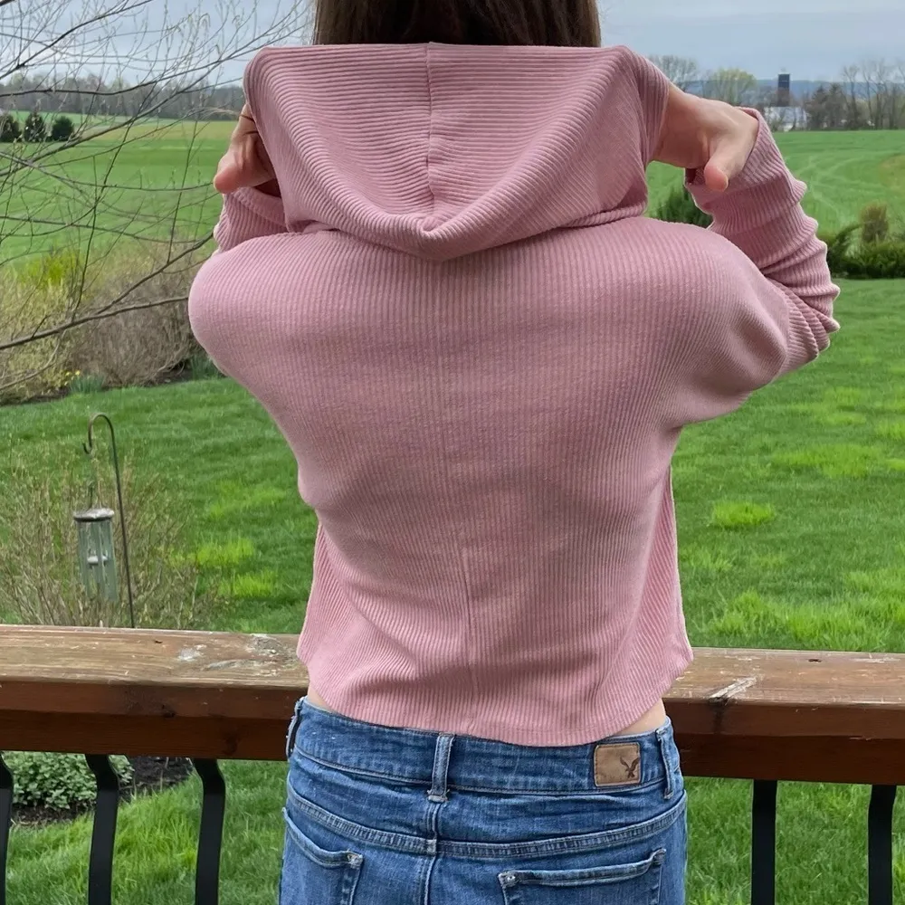 Forever 21 Blush Pink Cropped Ribbed Hoodie Size Small - Image 3
